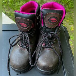 Avenger Woman’s Size 9 composite Toe Leather Work boot